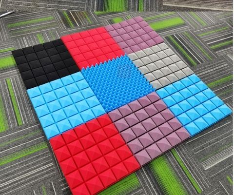 Edifícios de escritórios com painéis acústicos de isolamento acústico de alta densidade e forma de pirâmide 3D