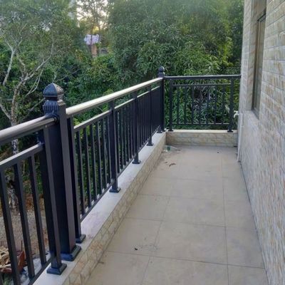 Balustrade de metal de ferro forjado Escalinha de escada Barranco Design de apartamento moderno