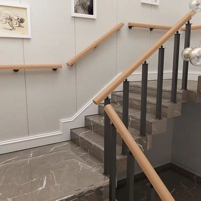 Modelos simples de escadas de ferro para montagem de parede em apartamentos