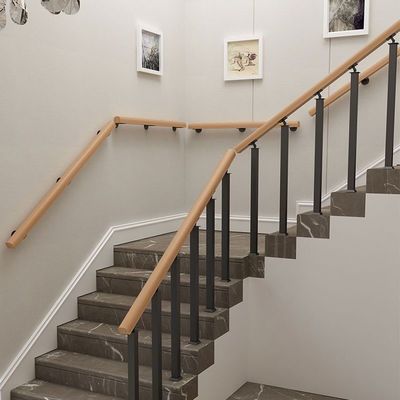 Modelos simples de escadas de ferro para montagem de parede em apartamentos
