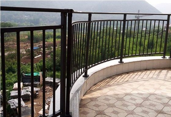 Apartamento Escadaria de ferro francês Barranco com guarnições metálicas montadas na parede Balaustrada