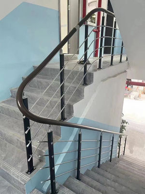 Escalão de ferro de design moderno para escalões de madeira montados na parede