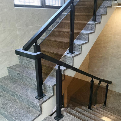 Moderno estilo de design escada montada na parede grades de vidro temperado com baluster de poste