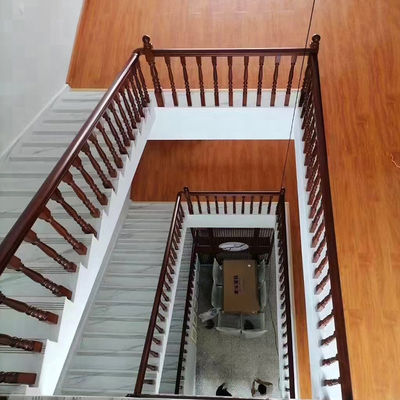 Edifício de escritórios moderno Escalinha de madeira decorativa com baluster e fendões