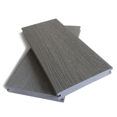 Pavimentos de madeira-plástico coextrusidos de alta resistência, de painéis não metálicos, para edifícios de escritórios
