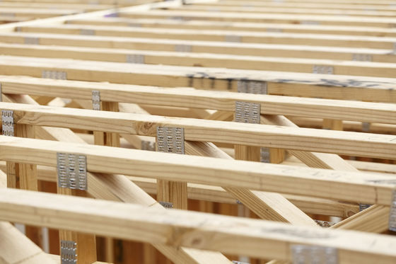 Painéis de madeira sólida de pinho de estilo de design moderno para oficina a preços acessíveis