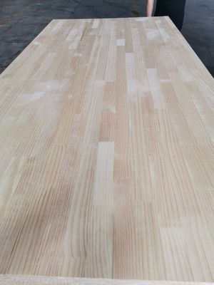 Moderno estilo de design de madeira de pinho Finger Joint Board e competitivo para móveis de interior