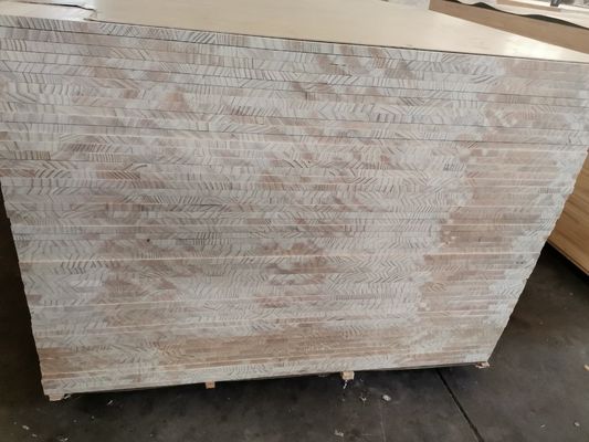 Moderno estilo de design de madeira de pinho Finger Joint Board e competitivo para móveis de interior