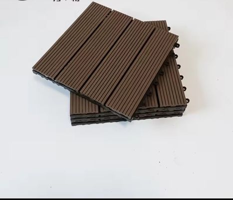 Terraço Madeira Plástico Composite Café WPC 300 * 300mm azulejos de piso para jardim ao ar livre suave