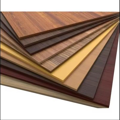 1220x2440mm Placas de madeira contraplacada de melamina não metálica branca laminada para mobiliário de apartamento
